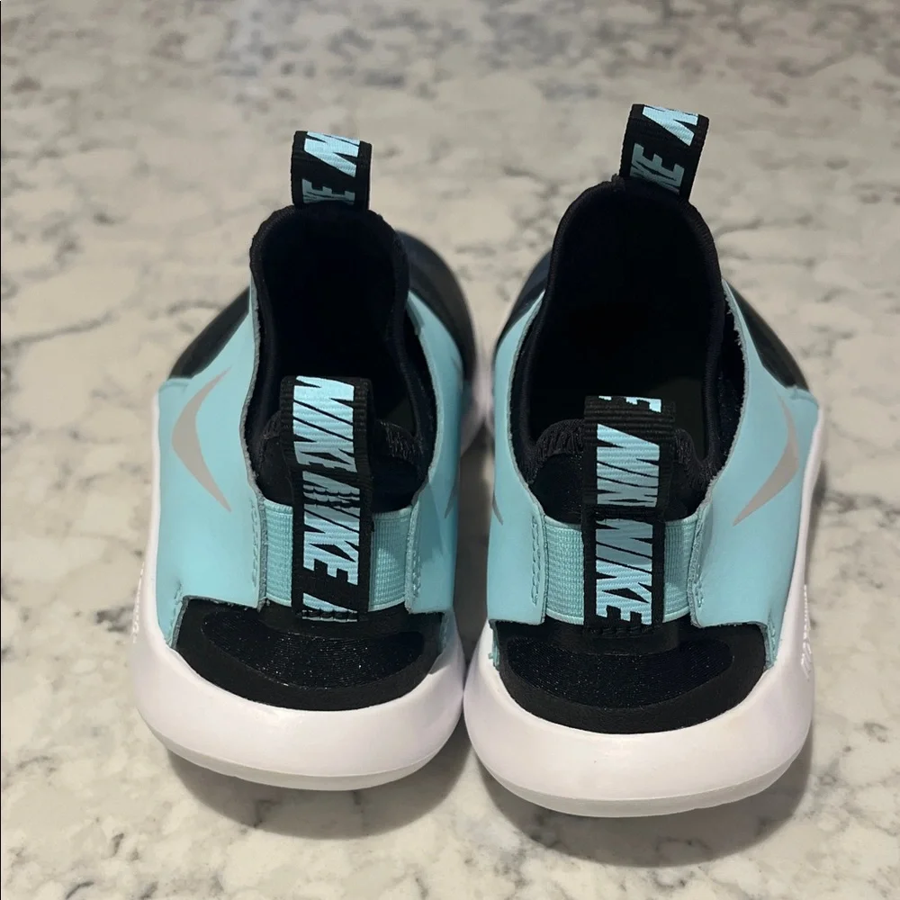 **NEW** Nike Kids Flex Runner Black and Light Blue Sneakers - Picture 4 of 6